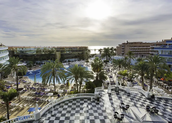 Отель Mediterranean Palace